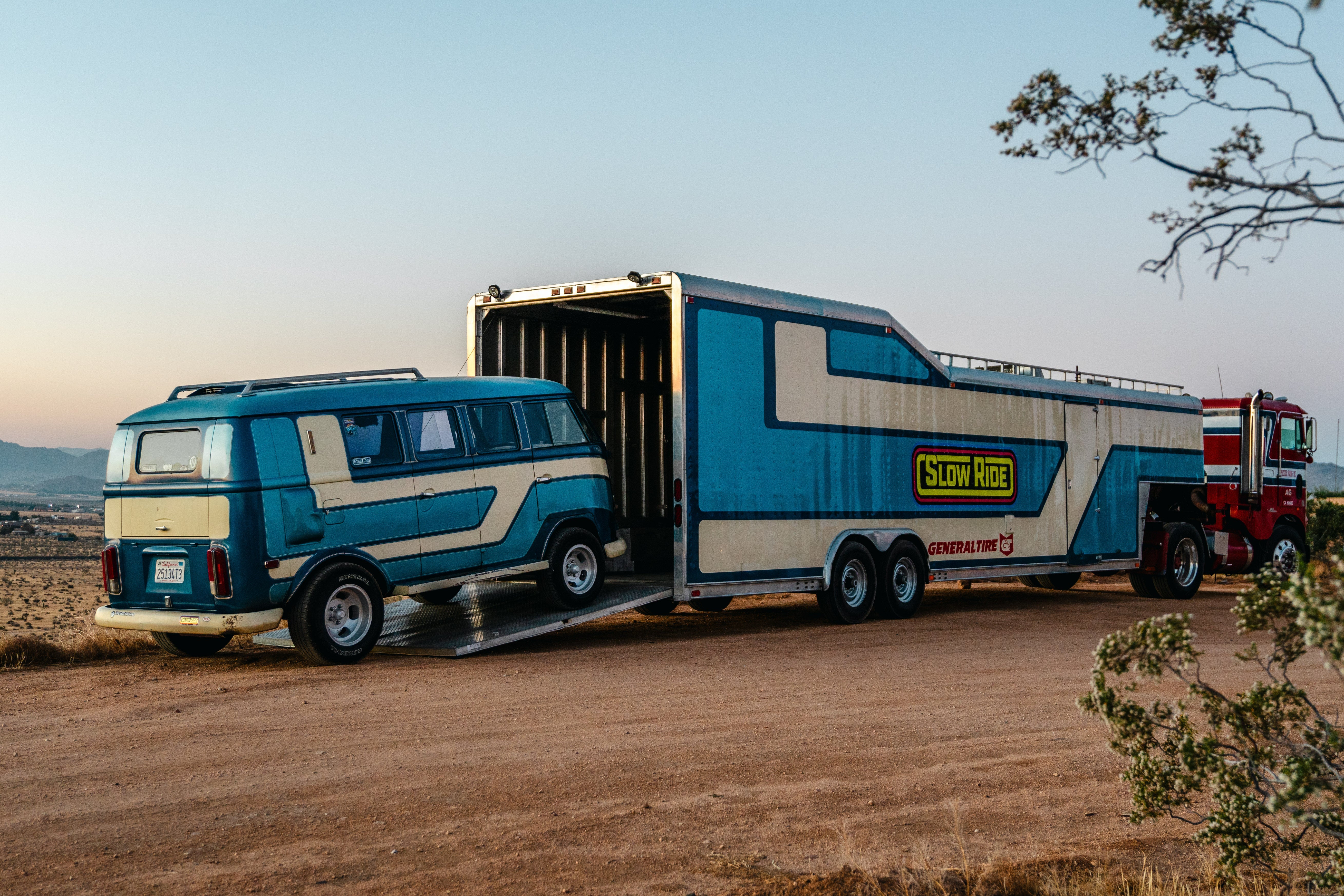 Space Trailer and Bus Photoshoot - Slow Ride